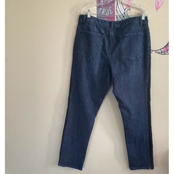 Women's Coldwater Creek Jeans with Color block Side - Picture 3 of 4
